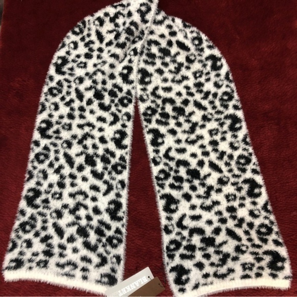 NWT 🖤 GIANT Snow Leopard Super Soft & Stretchy 3-In-1 Blanket Scarf, Black White